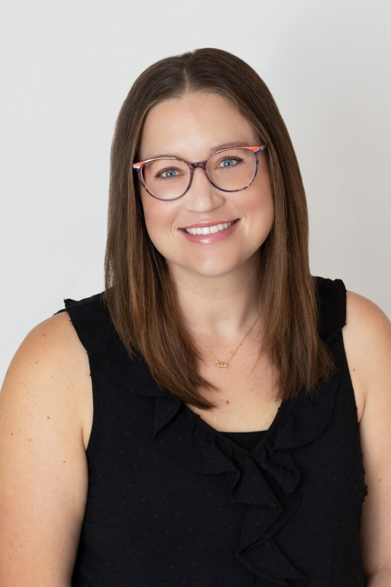 WEB Amanda Headshots Peviews 2 768x1152